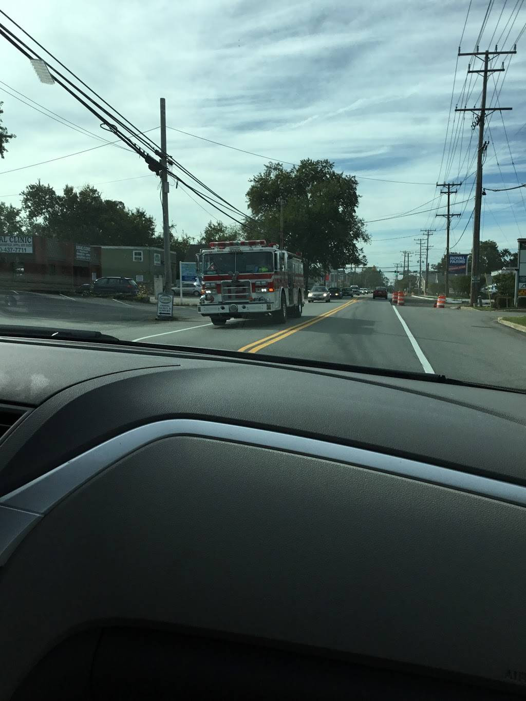 Royal Farms | meal takeaway | 2500 Mountain Rd, Pasadena, MD 21122, USA | 4104378533 OR +1 410-437-8533