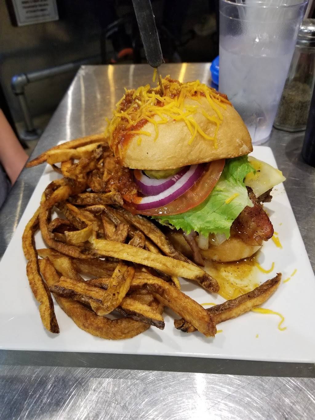 The Fixx | restaurant | 644 W Edmond Rd, Edmond, OK 73012, USA | 4052852311 OR +1 405-285-2311