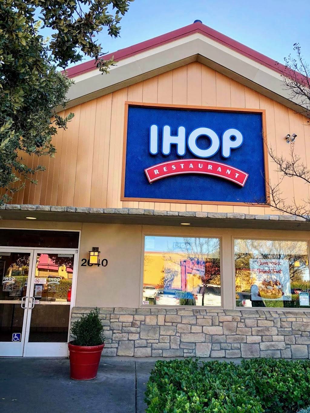 IHOP | restaurant | 2040 Business Ln, Chico, CA 95928, USA | 5308934988 OR +1 530-893-4988