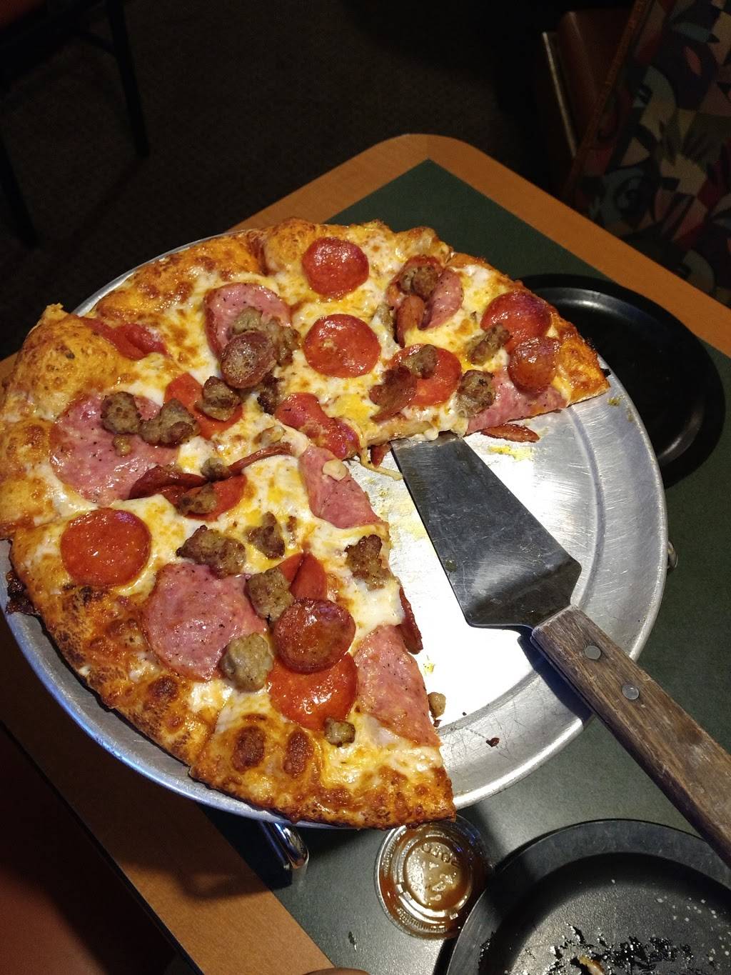 Round Table Pizza | meal delivery | 626 W Huntington Dr, Monrovia, CA 91016, USA | 6263031855 OR +1 626-303-1855