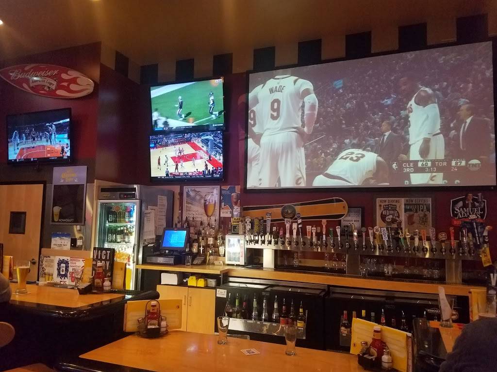 Buffalo Wild Wings | restaurant | 7811 Edinger Ave #124, Huntington Beach, CA 92647, USA | 7148988300 OR +1 714-898-8300