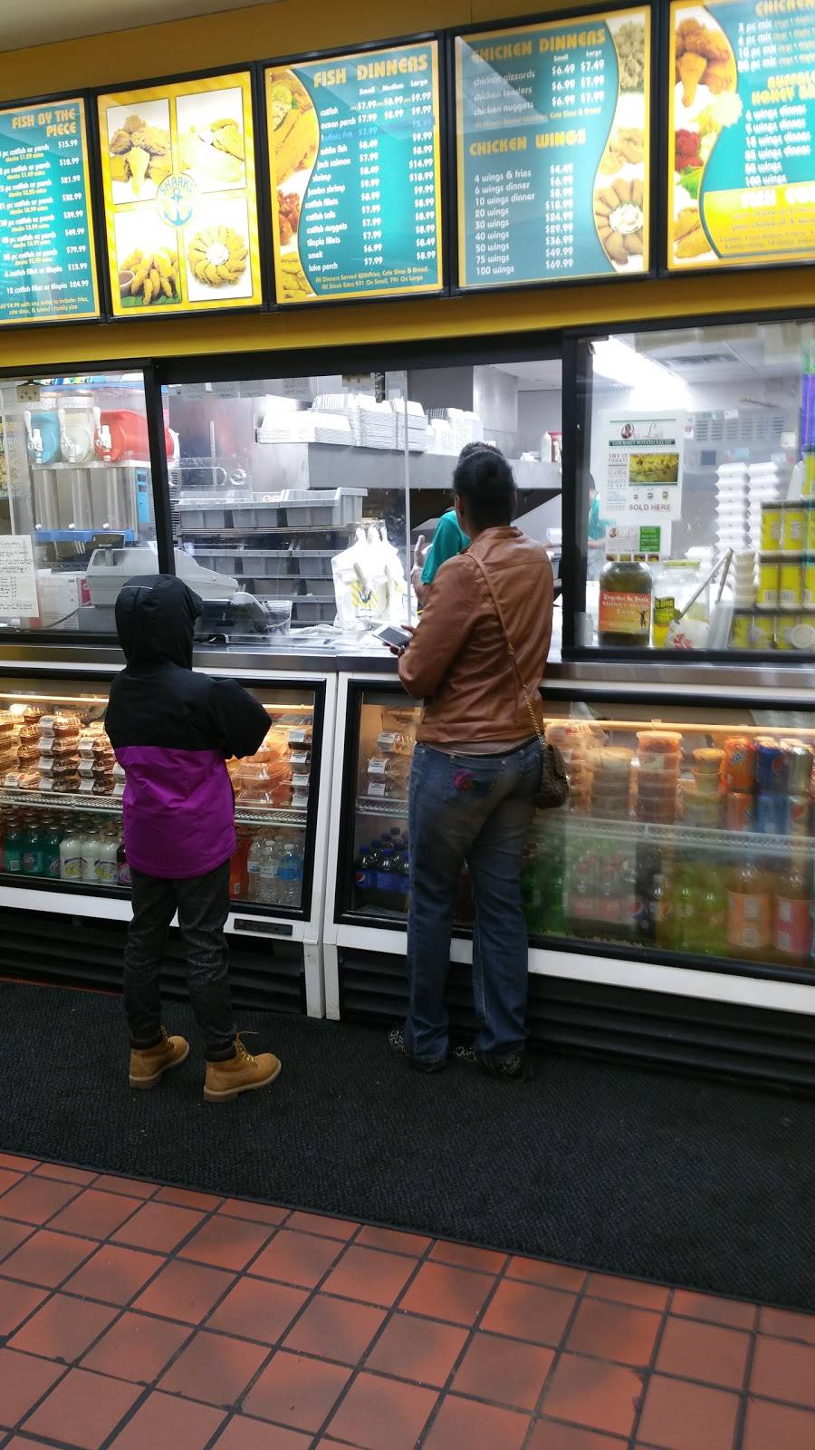 Sharks | restaurant | 3936 Broadway, Gary, IN 46408, USA | 2198844455 OR +1 219-884-4455