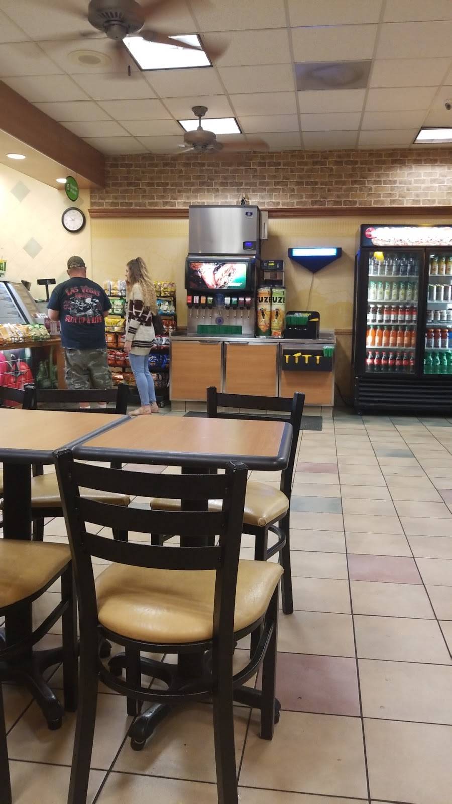 Subway Restaurants | restaurant | 2349 N Chester Ave, Bakersfield, CA 93308, USA | 6613933000 OR +1 661-393-3000