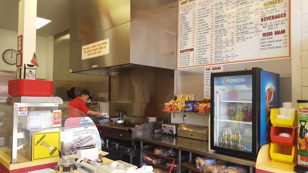 Luckys Dog House | meal takeaway | 215 N Moorpark Rd, Thousand Oaks, CA 91360, USA | 8054491745 OR +1 805-449-1745