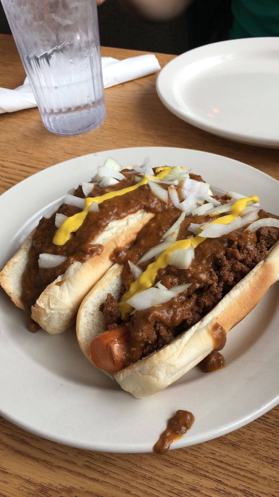 Franks Deli & Grill | restaurant | 3401-3445 Russell St, Detroit, MI 48207, USA | 3132859551 OR +1 313-285-9551