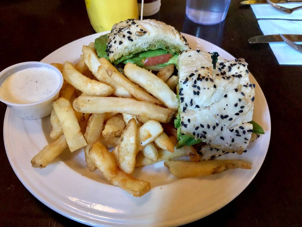 Pinocchios Bar & Grill | restaurant | 4820 Vista Blvd, Sparks, NV 89436, USA | 7756260101 OR +1 775-626-0101