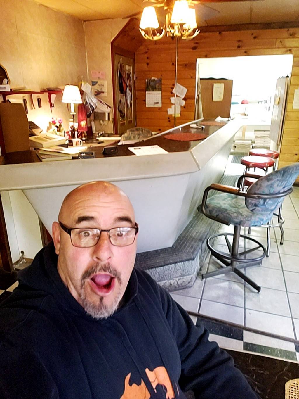 Zeppis | restaurant | 14203 N Coates Hwy, Brethren, MI 49619, USA | 2314775231 OR +1 231-477-5231