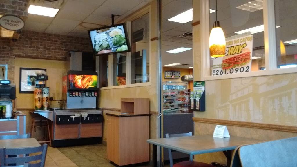 Subway Restaurants | restaurant | 700 E N Broadway, Columbus, OH 43224, USA | 6142610902 OR +1 614-261-0902