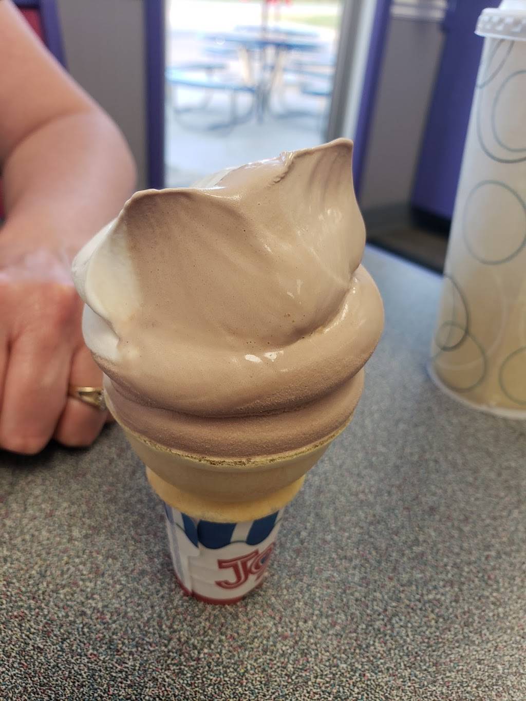 Murphs Creamery & Grill | restaurant | 105 E, US-30, Toledo, IA 52342, USA | 6414842022 OR +1 641-484-2022