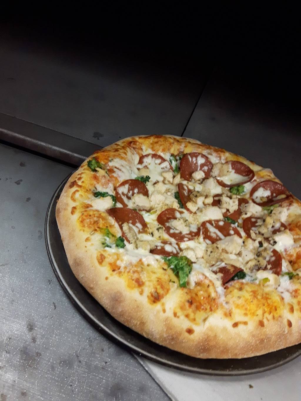 Everest Pizza | restaurant | 2310 Eglinton Ave E, Scarborough, ON M1K 2M2, Canada | 4162360000 OR +1 416-236-0000