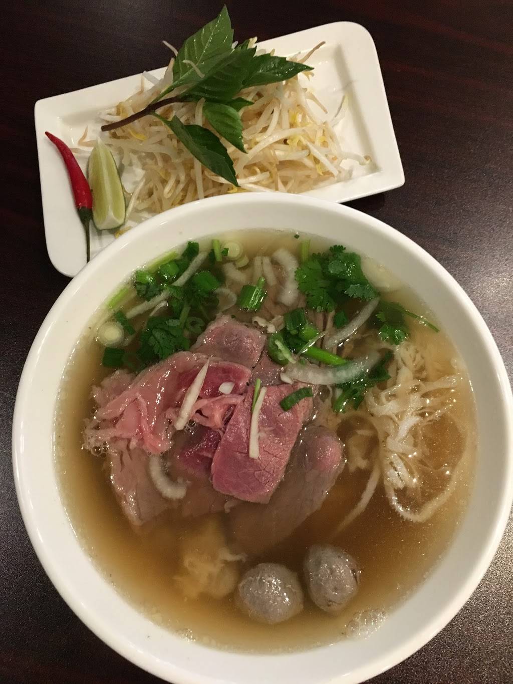 Pho Blooming Rose | meal takeaway | 895 Yonge St, Toronto, ON M4W 2H2, Canada | 4169622825 OR +1 416-962-2825