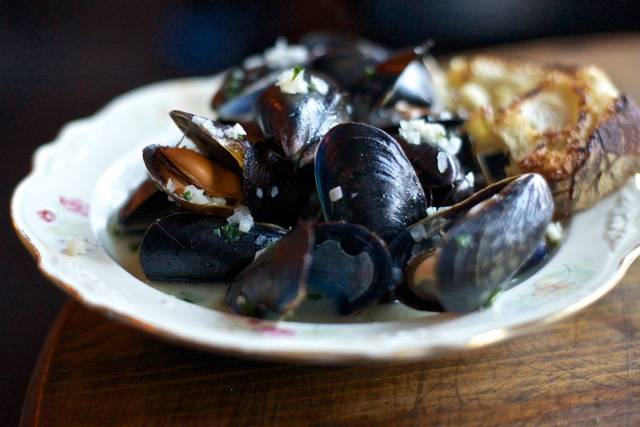 PEQUE Vinos & Tapas | restaurant | 231 W 145th St, New York, NY 10039, USA | 6466784095 OR +1 646-678-4095