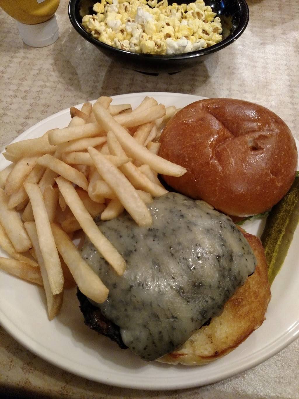 Curlys Bar & Grill | restaurant | 7880 Mackinaw Trail, Cadillac, MI 49601, USA | 2317759947 OR +1 231-775-9947