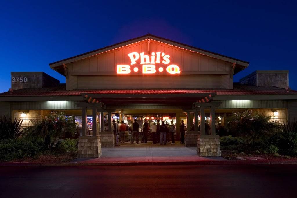 Phils BBQ | restaurant | Terminal 2 West, San Diego, CA 92101, USA | 6192266333 OR +1 619-226-6333