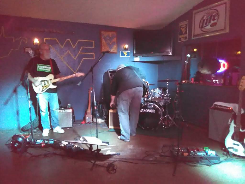 Nanas Landing, Inc | restaurant | 23 Railroad St, Glen Dale, WV 26038, USA | 3048453500 OR +1 304-845-3500