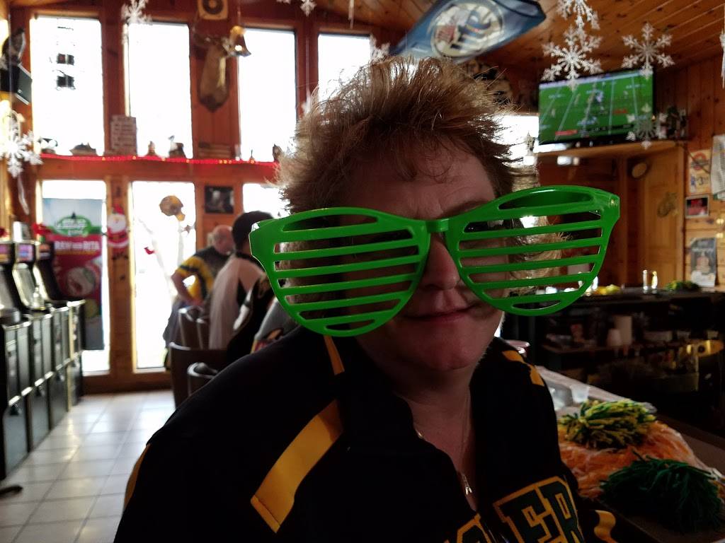 Hawks Nest | restaurant | 1621 W Main St, Little Chute, WI 54911, USA | 9207311635 OR +1 920-731-1635