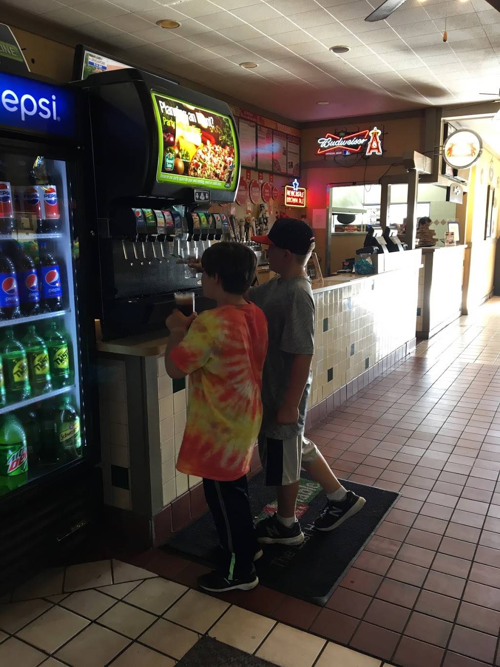 Round Table Pizza | meal delivery | 2506 E Chapman Ave, Fullerton, CA 92831, USA | 7148714481 OR +1 714-871-4481