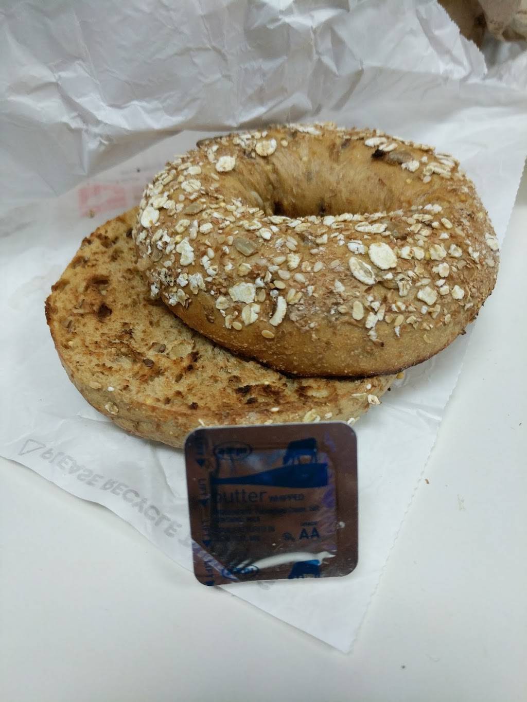 Dunkin | cafe | 3033 Solomons Island Rd, Edgewater, MD 21037, USA | 4109561176 OR +1 410-956-1176