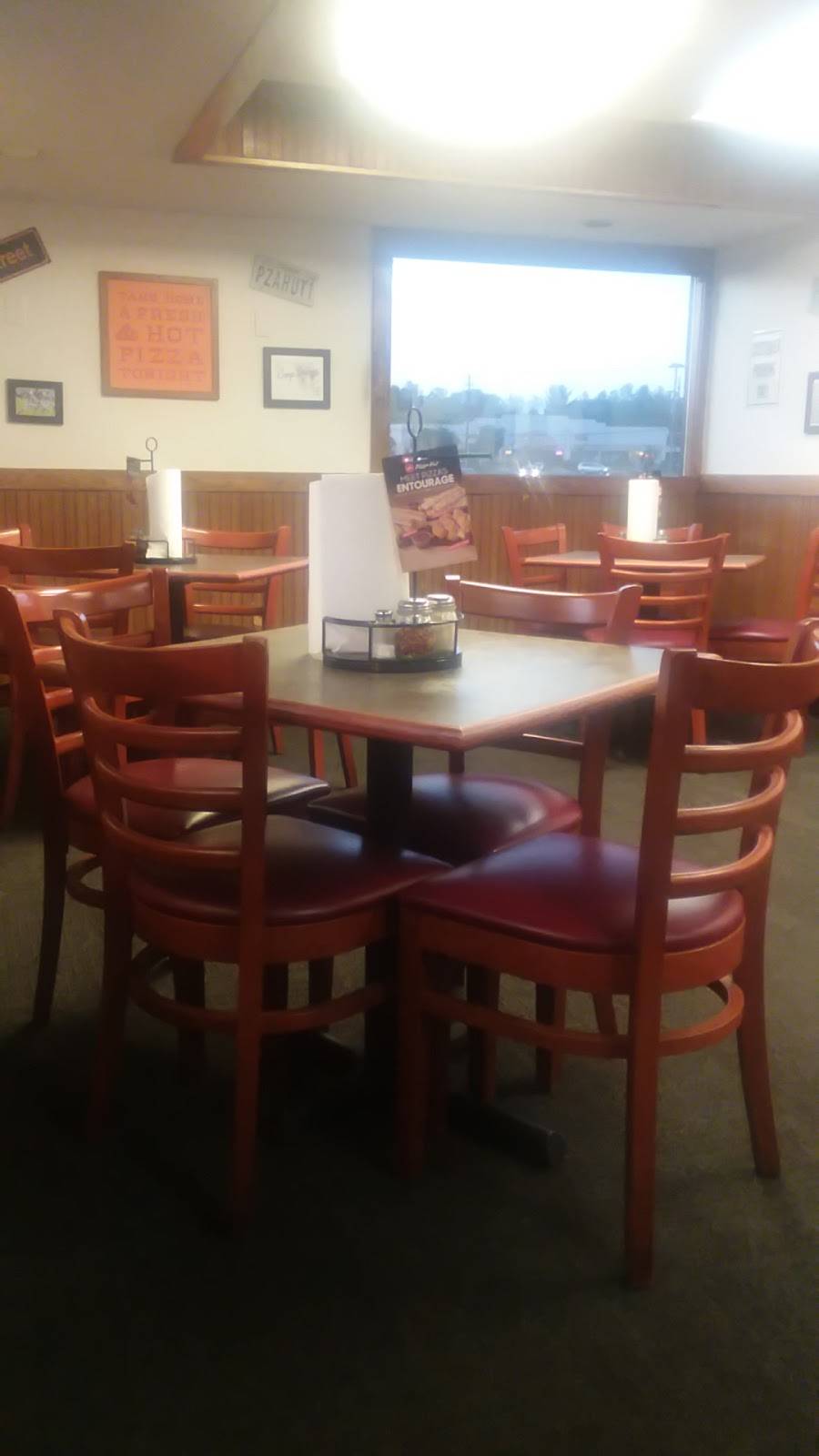 Pizza Hut | restaurant | 7118 Temple Hill Rd, Temple Hills, MD 20748, USA | 3012975055 OR +1 301-297-5055