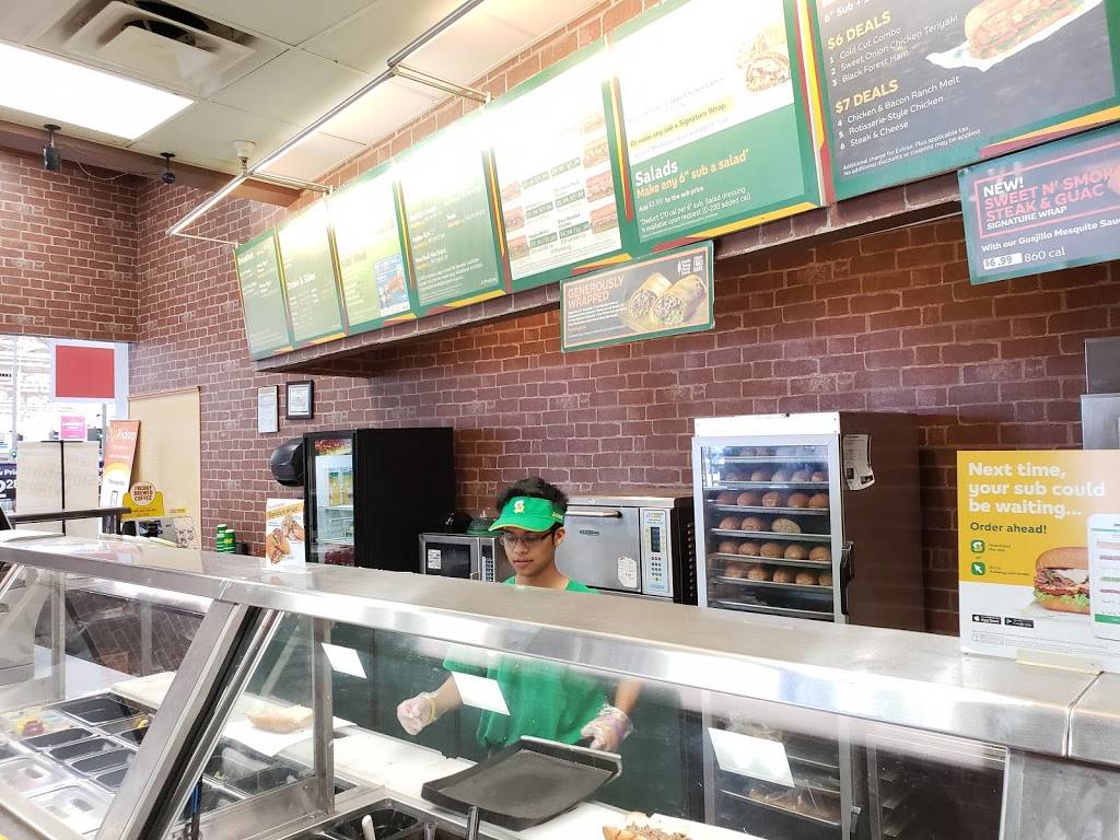 Subway Restaurants | restaurant | 2007 Marshall Creek Rd, Roanoke, TX 76262, USA | 8176985720 OR +1 817-698-5720