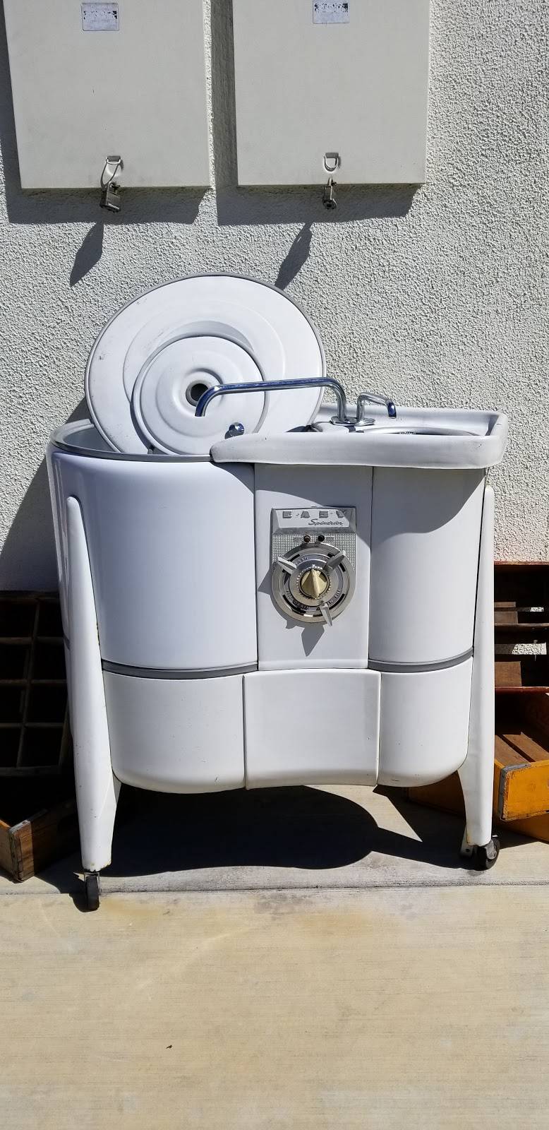 The Original In-N-Out Burger | restaurant | 13766 Francisquito Ave, Baldwin Park, CA 91706, USA | 8007861000 OR +1 800-786-1000