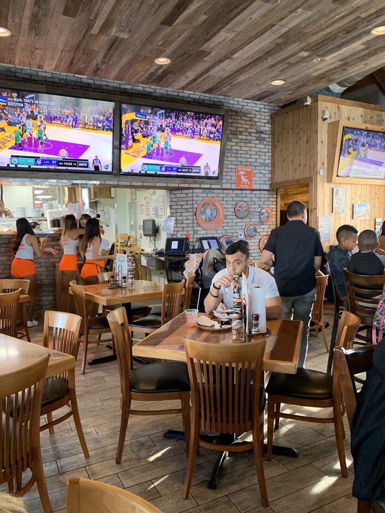 Hooters | restaurant | 680 W 49th St, Hialeah, FL 33012, USA | 3057225546 OR +1 305-722-5546