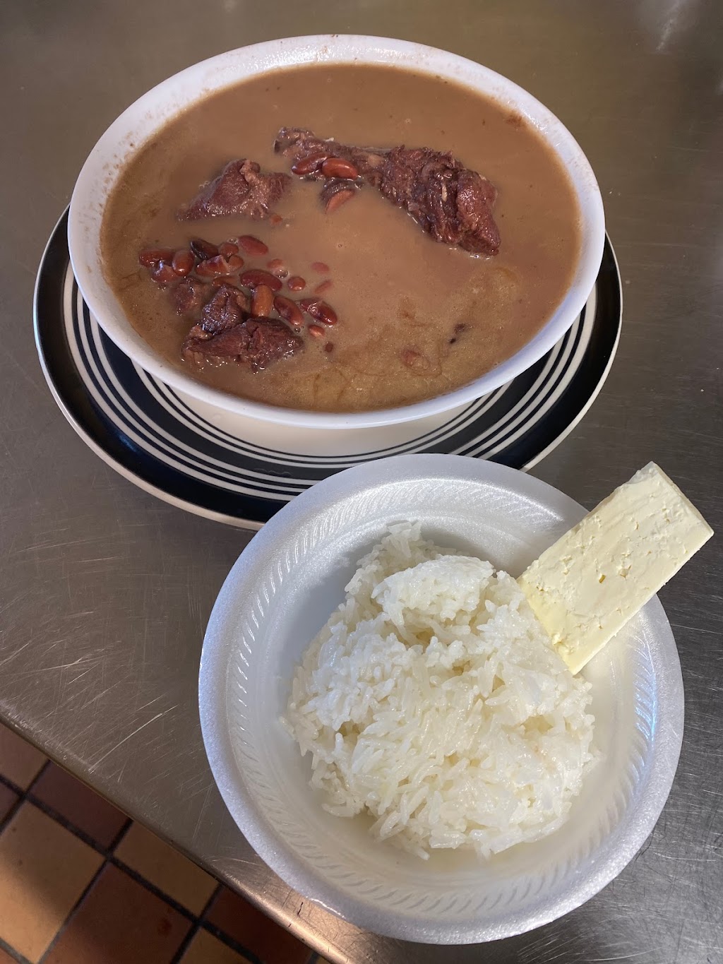 Restaurante y Pupuseria Estela | restaurant | 321 S Norwood St, Wallace, NC 28466, USA | 9106655311 OR +1 910-665-5311