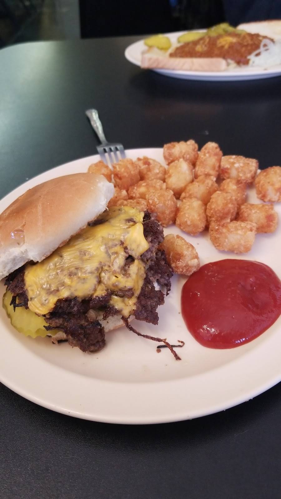 Charleys Grill | cafe | 225 S Wood St, Neosho, MO 64850, USA | 4174517319 OR +1 417-451-7319