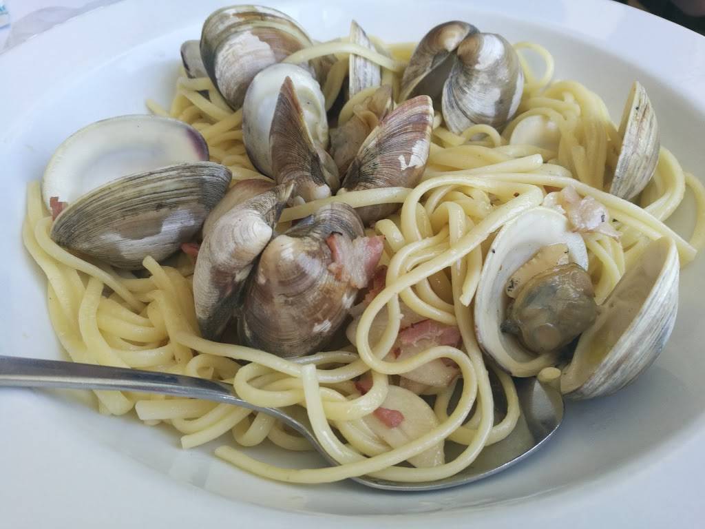 A Lure Chowder House & Oysteria | restaurant | 62300 Main Rd, Southold, NY 11971, USA | 6318765300 OR +1 631-876-5300