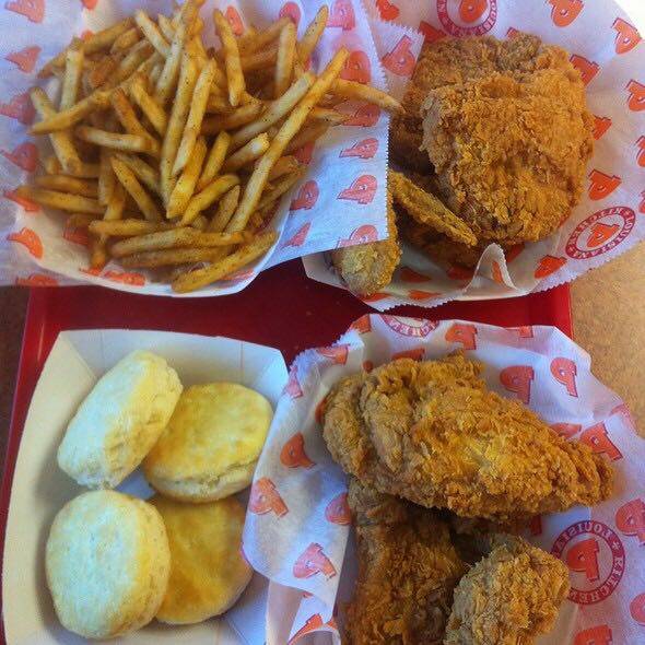 Popeyes Louisiana Kitchen | restaurant | 620 W Main St, Norwich, CT 06360, USA | 8603834969 OR +1 860-383-4969