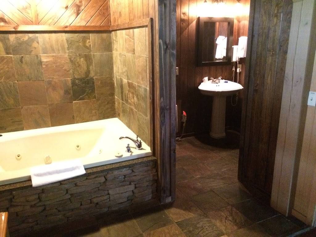 The Smoke House Lodge & Cabins | restaurant | 844 W Main St, Monteagle, TN 37356, USA | 9319242091 OR +1 931-924-2091