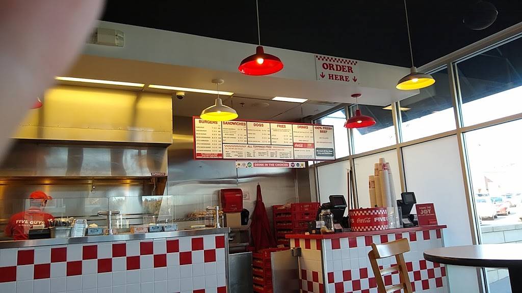 Five Guys | meal takeaway | 2032 Town Center Blvd, Knoxville, TN 37922, USA | 8656900035 OR +1 865-690-0035