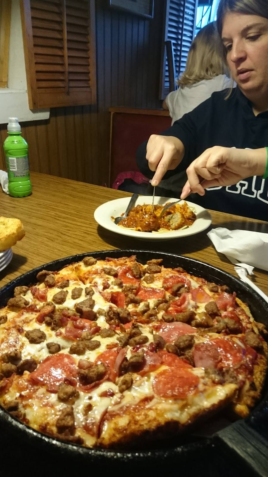 Pizza Hut | meal takeaway | 863 AL-9, Queensbury, NY 12804, USA | 5187938911 OR +1 518-793-8911