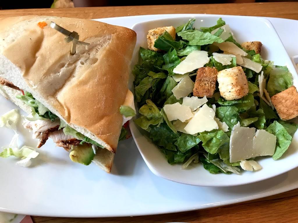 California Pizza Kitchen at Westbury | restaurant | 1256 Old Country Rd, Westbury, NY 11590, USA | 5166833338 OR +1 516-683-3338