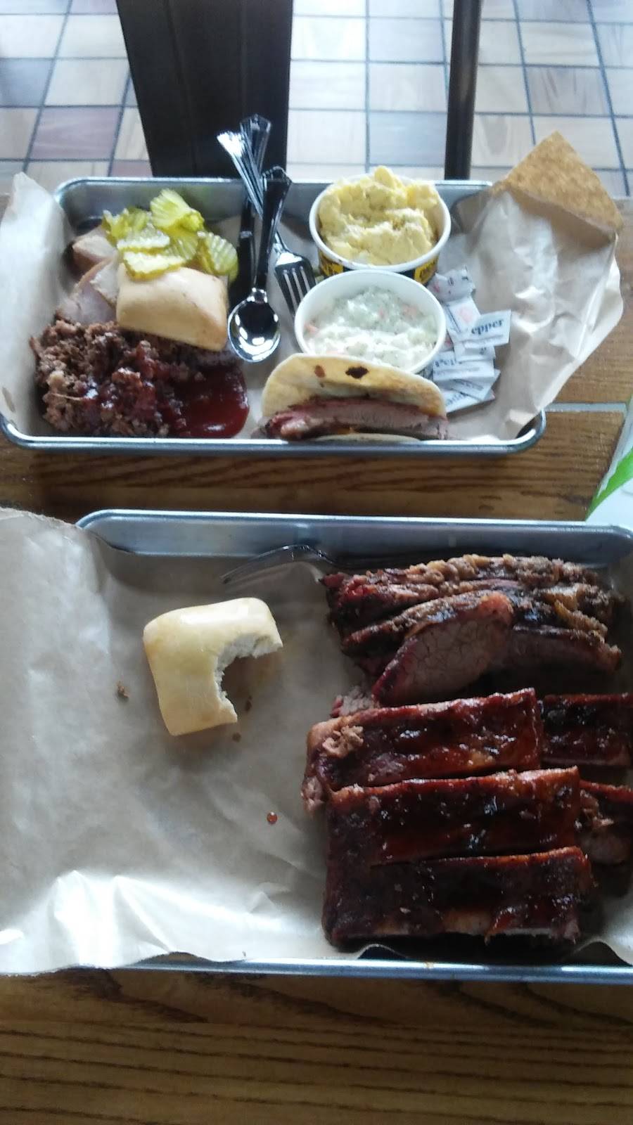 Dickeys Barbecue Pit | restaurant | Interstate 10, 6110 East Fwy, Baytown, TX 77521, USA | 2814213101 OR +1 281-421-3101