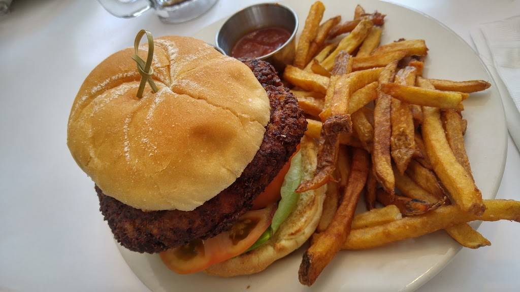 J22 Tap and Table | restaurant | 22 Narragansett Ave, Jamestown, RI 02835, USA | 4014233709 OR +1 401-423-3709