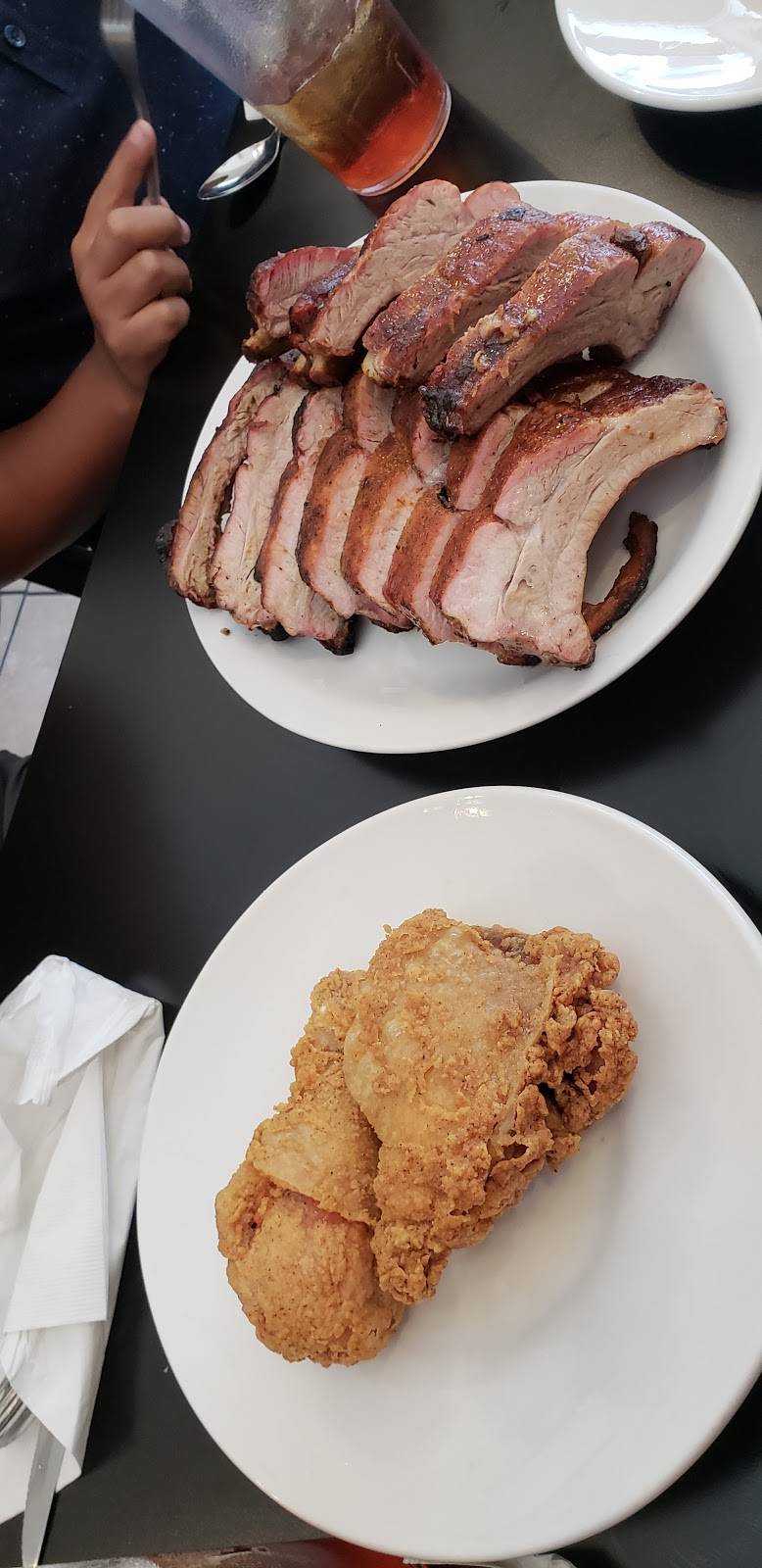 Eatz on Moore Street | restaurant | 17 Moore St, Bristol, VA 24201, USA | 2765914755 OR +1 276-591-4755