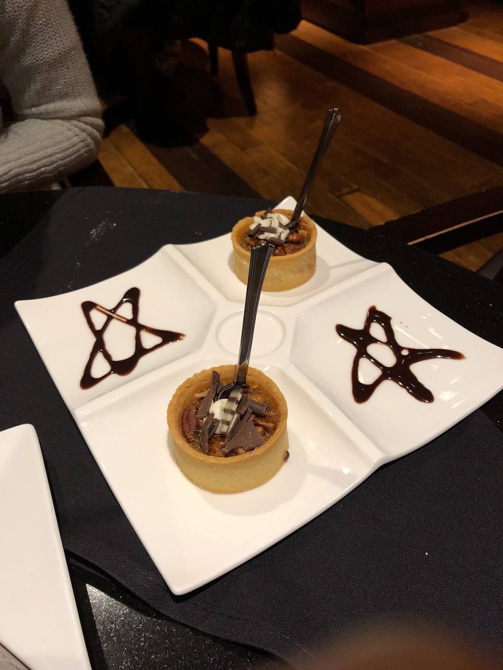 Stones Throw Restaurant and Bar | restaurant | 2660 Woodley Rd NW, Washington, DC 20008, USA | 2027456920 OR +1 202-745-6920