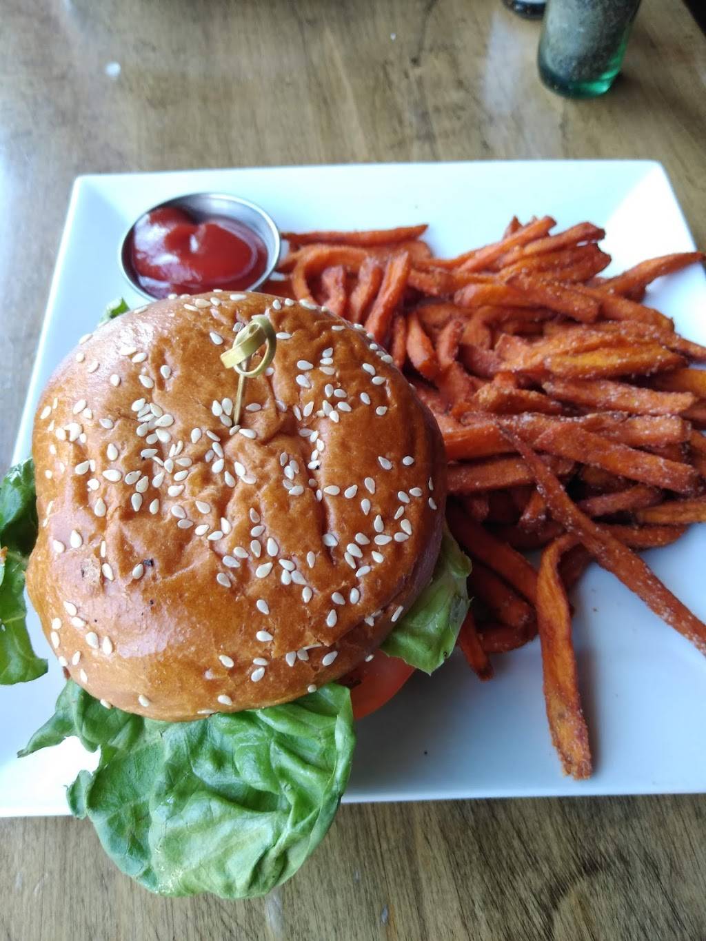 Bay Street Biergarten | restaurant | 549 E Bay St, Charleston, SC 29403, USA | 8432662437 OR +1 843-266-2437