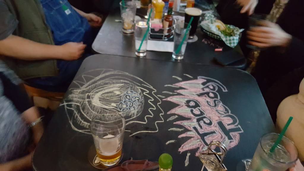 The Webfoot Bar and Grill | restaurant | 839 E 13th Ave, Eugene, OR 97401, USA | 5415058422 OR +1 541-505-8422