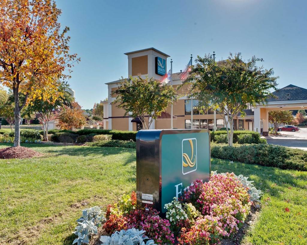 Quality Inn & Suites Matthews - Charlotte | restaurant | 13470 E Independence Blvd, Matthews, NC 28105, USA | 7048219800 OR +1 704-821-9800