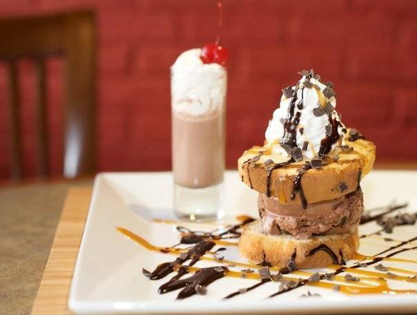 Lynchburg Legends Bar & Grill | restaurant | 5069 Sanderlin Ave, Memphis, TN 38117, USA | 9019697777 OR +1 901-969-7777