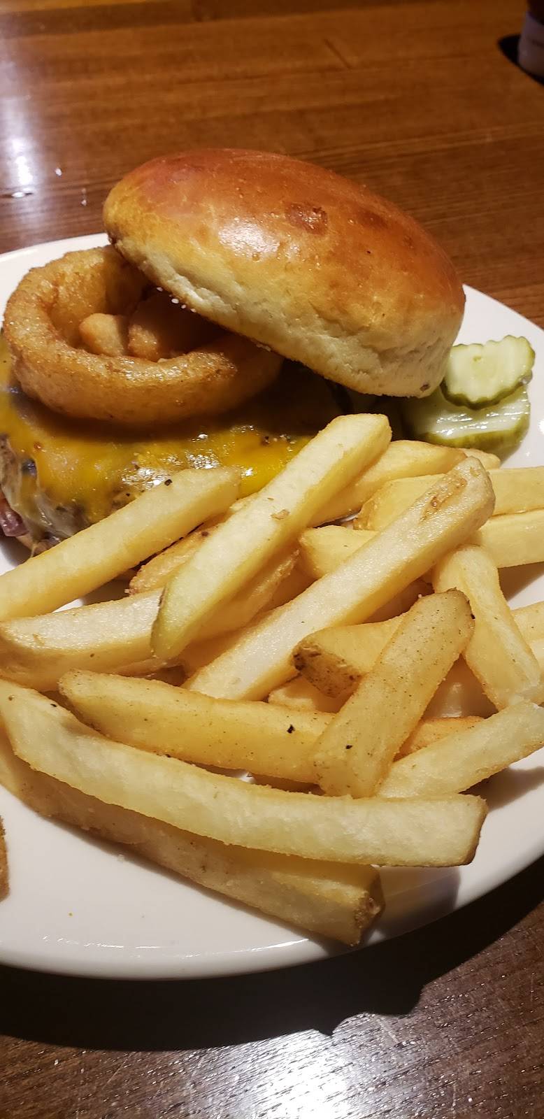 Old Chicago Pizza and Taproom | restaurant | 10601 Fischer Park Dr, Louisville, KY 40241, USA | 5026575700 OR +1 502-657-5700