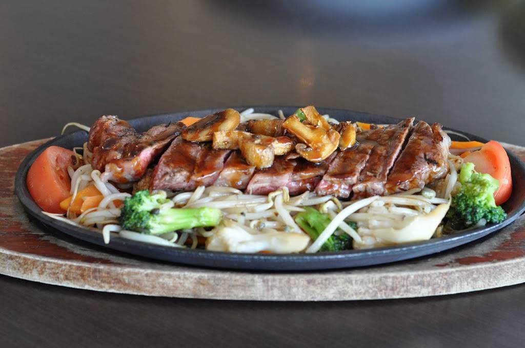 Restaurant Makisu | restaurant | 315 Boulevard Curé-Labelle, Sainte-Thérèse, QC J7E 2Y2, Canada | 4504342552 OR +1 450-434-2552