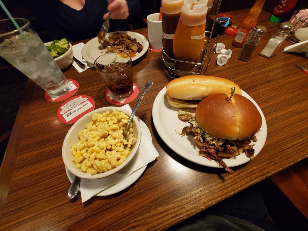 Frankie Gs Bar & Grill | restaurant | 4565 Chestnut Park Plaza, St. Louis, MO 63129, USA | 3148949292 OR +1 314-894-9292