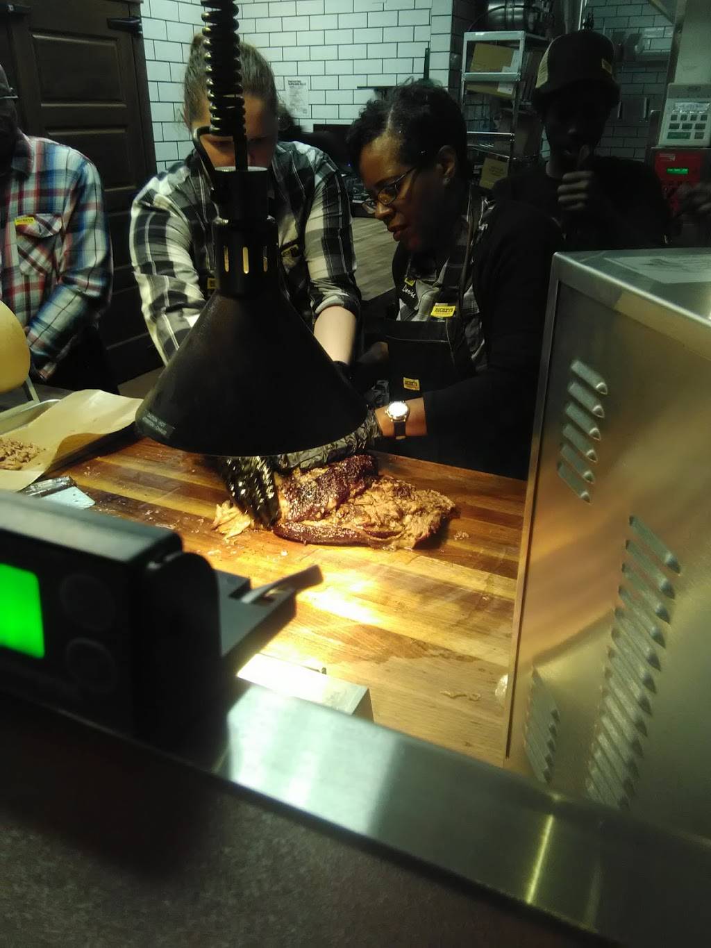 Dickeys Barbecue Pit | restaurant | 116 E Compton Blvd, Compton, CA 90220, USA | 3108681444 OR +1 310-868-1444