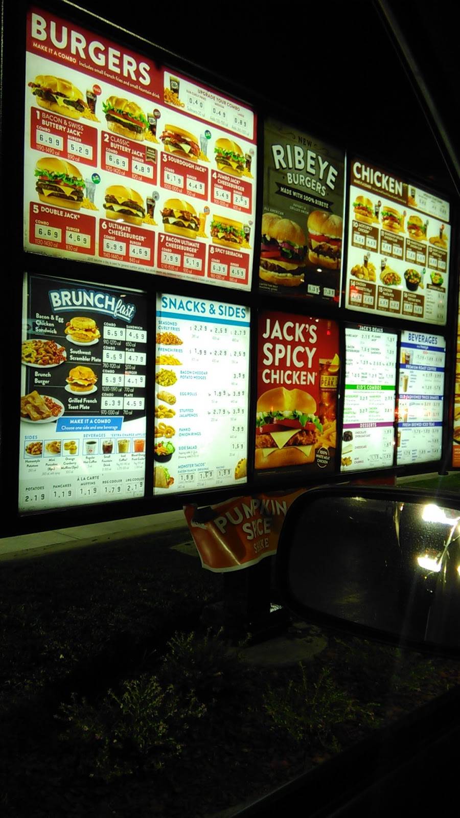 Jack in the Box | restaurant | 13622 Foothill Blvd, Sylmar, CA 91342, USA | 8183655477 OR +1 818-365-5477
