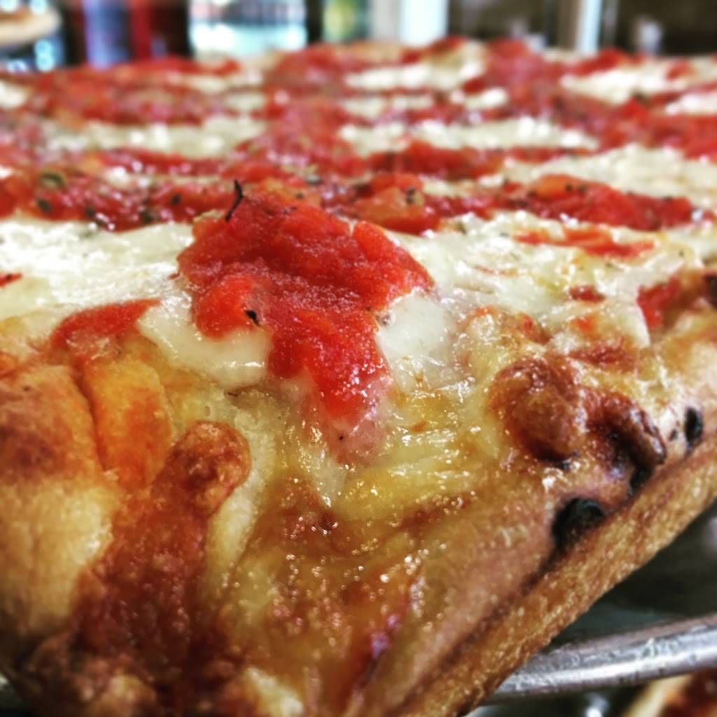 Giannis Pizzeria Little Silver | restaurant | 495 Prospect Ave, Little Silver, NJ 07739, USA | 7325309277 OR +1 732-530-9277