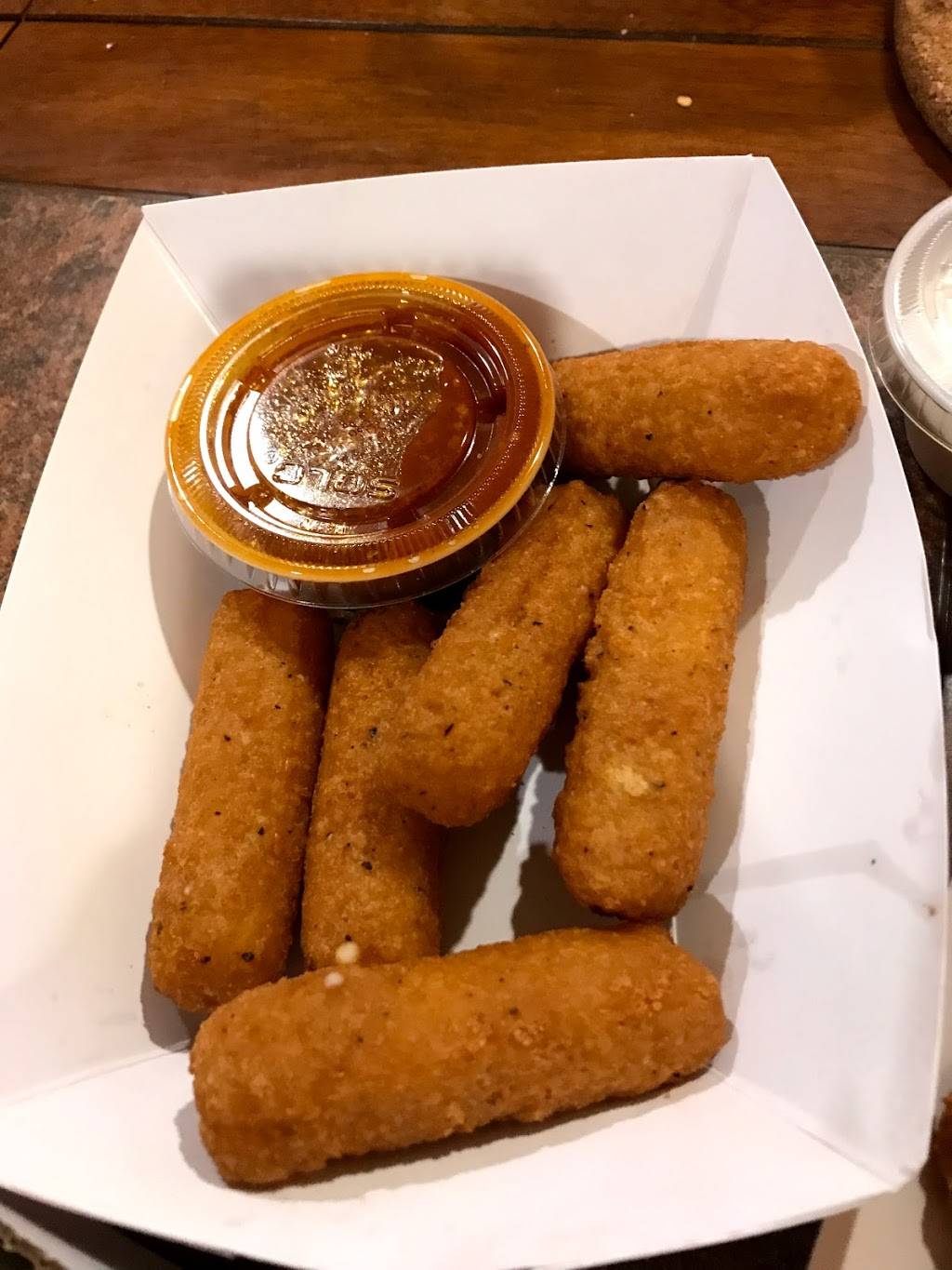 Johnnys Pizzeria | restaurant | 520 Bergen Blvd, Palisades Park, NJ 07650, USA | 2019444476 OR +1 201-944-4476