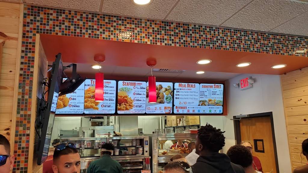 Popeyes Louisiana Kitchen | restaurant | 11899 Collier Blvd, Naples, FL 34116, USA | 2392766464 OR +1 239-276-6464